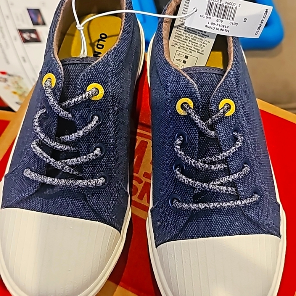 Old navy shoes